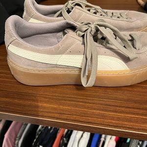 Women’s Puma Sneakers - Size 5 - Like New